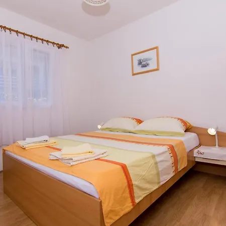 Lägenhet Holidays Slanada With Terrace And Sea View, Near The & Town Trogir, Free Parking, Quiet Place On Peninsula Ciovo