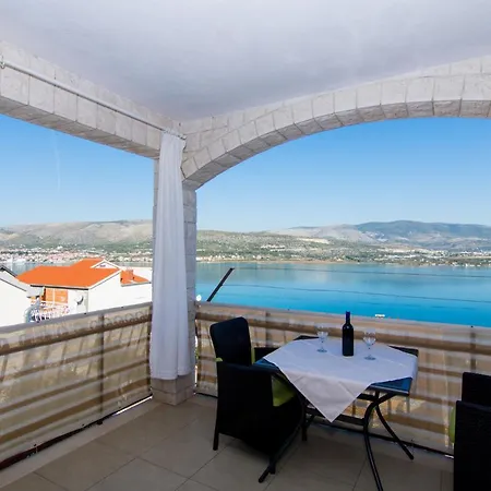 Holidays Slanada With Terrace And Sea View, Near The & Town Trogir, Free Parking, Quiet Place On Peninsula Ciovo Appartement