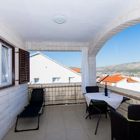 Lägenhet Holidays Slanada With Terrace And Sea View, Near The & Town Trogir, Free Parking, Quiet Place On Peninsula Ciovo *