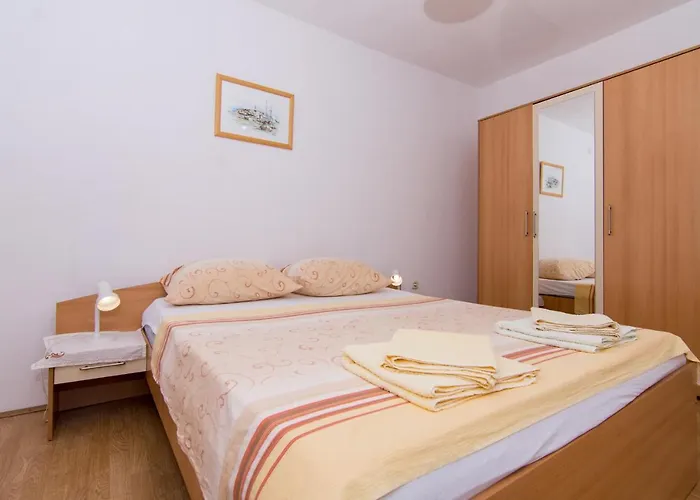 Holidays Slanada With Terrace And Sea View, Near The & Town Trogir, Free Parking, Quiet Place On Peninsula Ciovo Apartmán Trogir