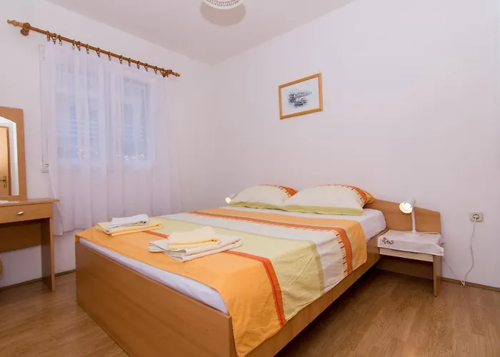Lägenhet Holidays Slanada With Terrace And Sea View, Near The & Town Trogir, Free Parking, Quiet Place On Peninsula Ciovo