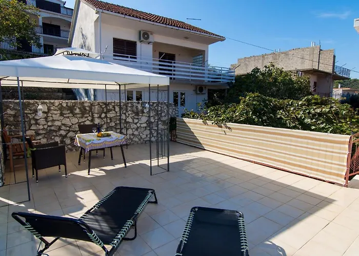 Holidays Slanada With Terrace And Sea View, Near The & Town Trogir, Free Parking, Quiet Place On Peninsula Ciovo Lägenhet Trogir
