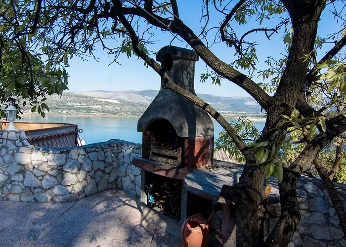 Lägenhet Holidays Slanada With Terrace And Sea View, Near The & Town Trogir, Free Parking, Quiet Place On Peninsula Ciovo Trogir