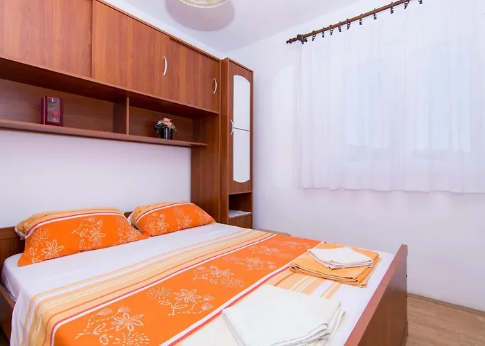Holidays Slanada With Terrace And Sea View, Near The & Town Trogir, Free Parking, Quiet Place On Peninsula Ciovo Apartmán Trogir