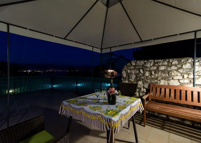 Lägenhet Holidays Slanada With Terrace And Sea View, Near The & Town Trogir, Free Parking, Quiet Place On Peninsula Ciovo Trogir