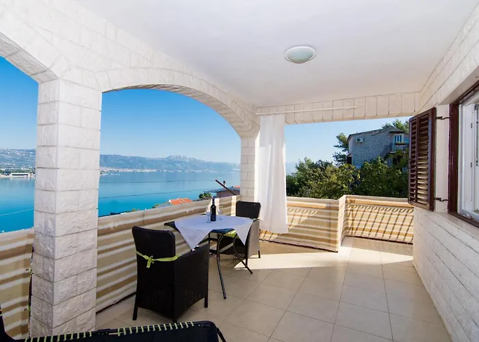 Holidays Slanada With Terrace And Sea View, Near The & Town Trogir, Free Parking, Quiet Place On Peninsula Ciovo Lägenhet Trogir