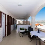 Holidays Slanada With Terrace And Sea View, Near The & Town Trogir, Free Parking, Quiet Place On Peninsula Ciovo Traù