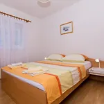 Appartamento Holidays Slanada With Terrace And Sea View, Near The & Town Trogir, Free Parking, Quiet Place On Peninsula Ciovo