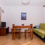 Holidays Slanada With Terrace And Sea View, Near The & Town Trogir, Free Parking, Quiet Place On Peninsula Ciovo Traù