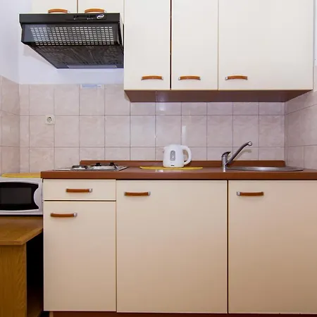 Апартаменти Holidays Slanada With Terrace And Sea View, Near The & Town Trogir, Free Parking, Quiet Place On Peninsula Ciovo Трогір