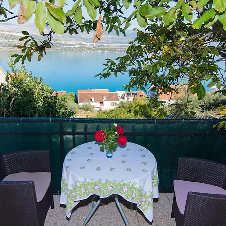 Holidays Slanada With Terrace And Sea View, Near The & Town Trogir, Free Parking, Quiet Place On Peninsula Ciovo * Трогір