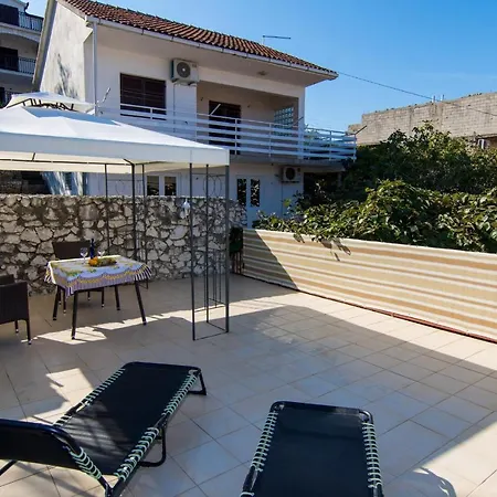Holidays Slanada With Terrace And Sea View, Near The & Town Trogir, Free Parking, Quiet Place On Peninsula Ciovo Апартаменти Трогір