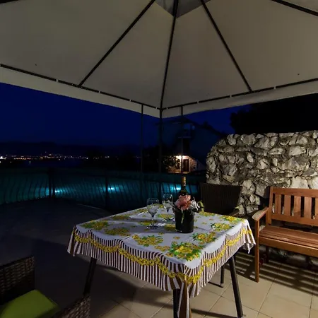 شقة Holidays Slanada With Terrace And Sea View, Near The & Town Trogir, Free Parking, Quiet Place On Peninsula Ciovo تروغير