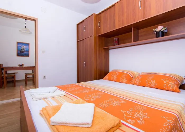 Holidays Slanada With Terrace And Sea View, Near The & Town Trogir, Free Parking, Quiet Place On Peninsula Ciovo Appartement
