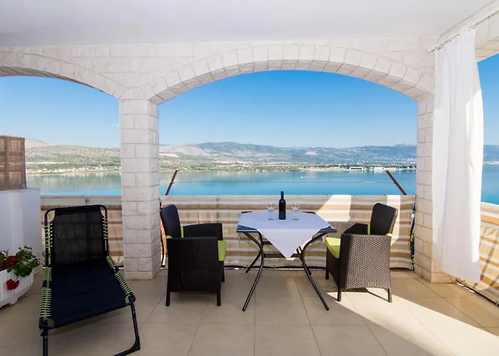شقة Holidays Slanada With Terrace And Sea View, Near The & Town Trogir, Free Parking, Quiet Place On Peninsula Ciovo *