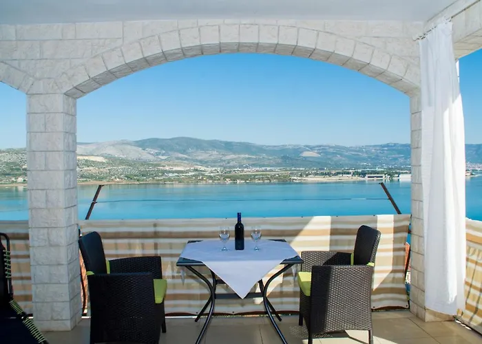 شقة Holidays Slanada With Terrace And Sea View, Near The & Town Trogir, Free Parking, Quiet Place On Peninsula Ciovo
