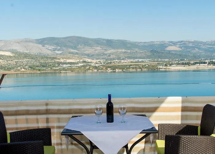 Holidays Slanada With Terrace And Sea View, Near The & Town Trogir, Free Parking, Quiet Place On Peninsula Ciovo شقة تروغير
