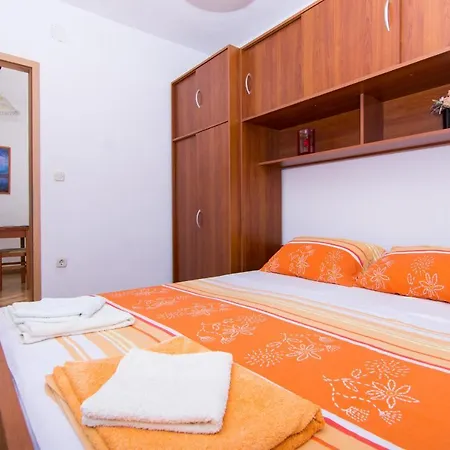 Holidays Slanada With Terrace And Sea View, Near The & Town Trogir, Free Parking, Quiet Place On Peninsula Ciovo Apartamento